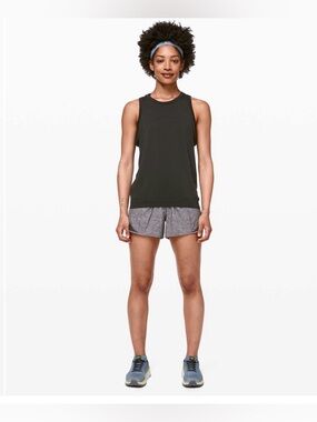 Lululemon Hotty Hot Short II * Long 4” size 10